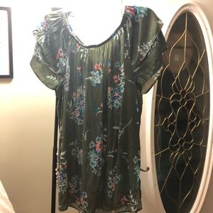 Time and Tru Green floral top